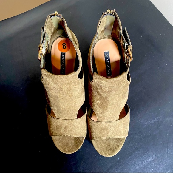 Parker & Sky army green, suede wedges, 4.5 inch heels - Picture 7 of 9